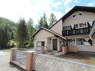 Cottage Innerkrems Outdoor Recording 2