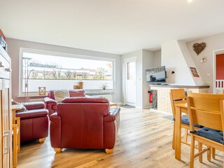 Wohnzimmer mit Essbereich