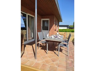 Hauseingang und Terrasse