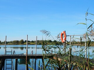 Bootsanleger vor dem Ferienhaus No.4