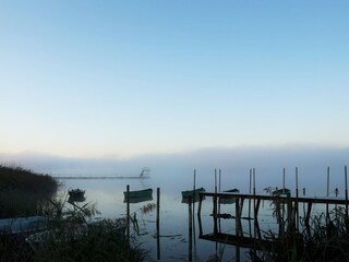 Bootsanleger bei Nebel