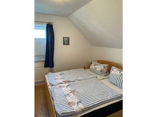 Schlafzimmer 2 OG