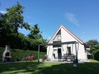 Garten mit BBQ Grill