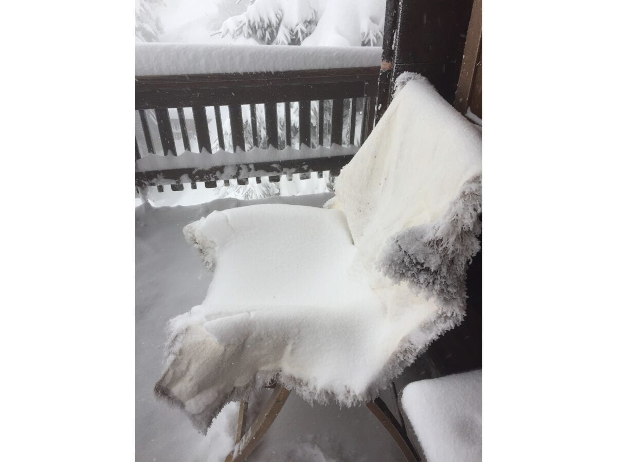 Balkon nach Schneefall