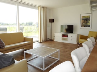 Wohnzimmer mit Fernsehen