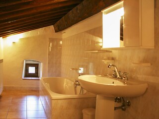 Villa Cortona Bathroom 28