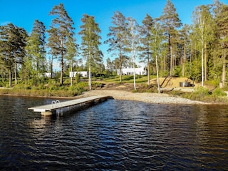 Direkt am See mit sandiger Badestelle