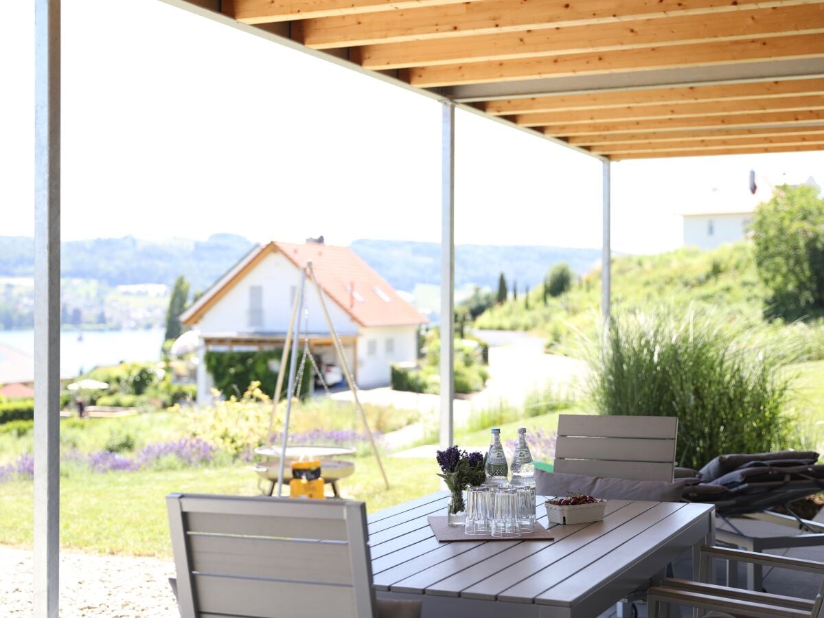 See- und Gartenblick von der Terrasse