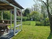 Terrasse mit Blick in den Garten