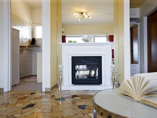 Wohn-/ Schlafraum mit Elektrokamin