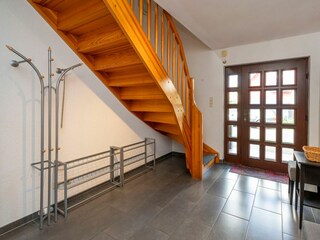 Eingangsbereich mit Treppe ins Obergeschoss