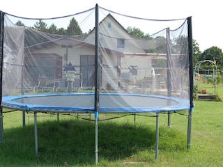 dann aufs Trampolin