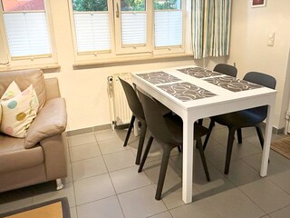 Esstisch mit 4 Stühlen