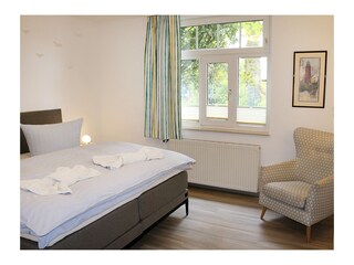 Schlafzimmer mit Doppelbett