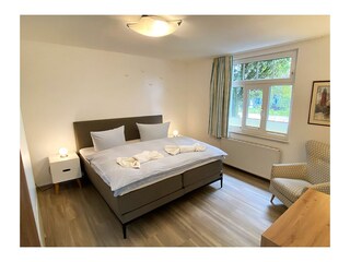 Verdunklung durch Plissees + Übergardinen