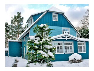 Ansicht Katharinas Ferienhaus im Schnee