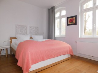 Schlafzimmer 1 mit Doppelbett