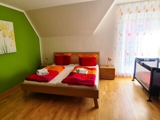 Schlafzimmer 1