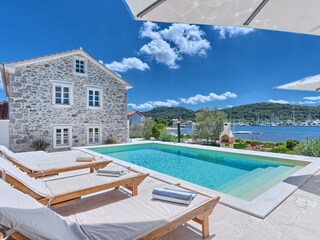 Villa Sutomišćica Outdoor Recording 1
