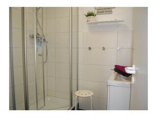 Neues Bad mit vielen Abstellmöglichkeiten