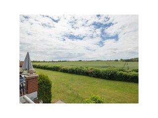 Weite Felder vor der Anlage Sünnslag