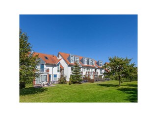 Blick von der Wiese auf das Haus 3