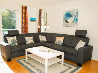 Große Sofalandschaft mit Schlaffunktion