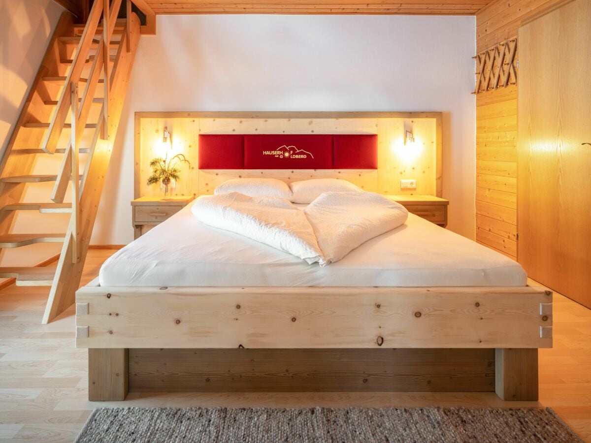 Schlafzimmer aus Zirbenholz