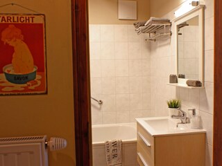 Wohnung im Erdgeschoss - Bad -