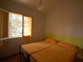 Schlafzimmer mit Doppelbett