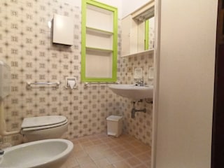 Badezimmer mit Dusche