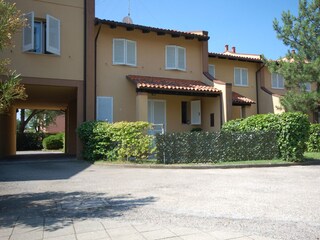 Außen Einfamilienhaus auf Anfrage