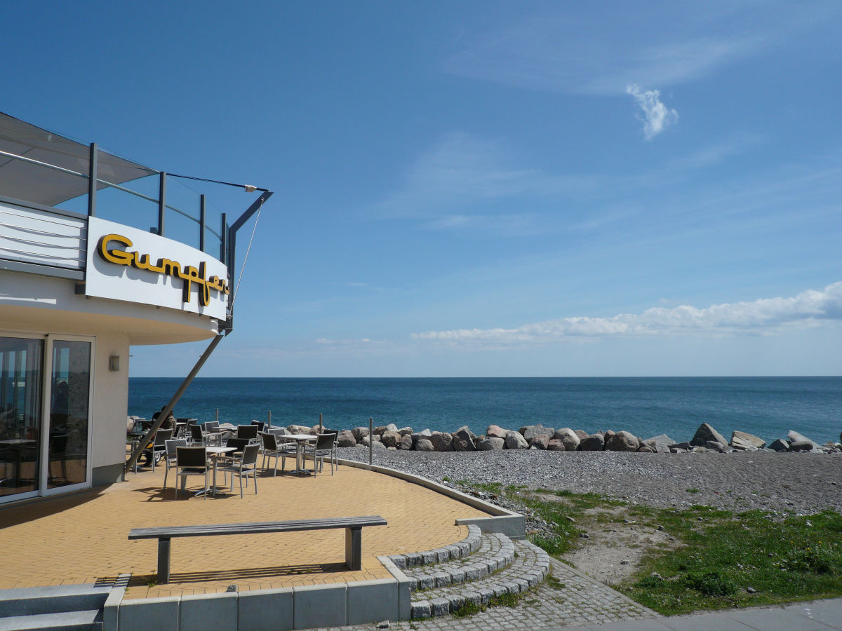 SASSNITZ - Frühstück am HAFEN mit Meerblick