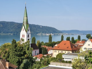 Blick auf  den See & Kirche