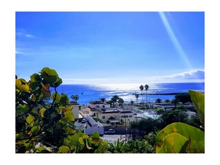 Blick von oben auf das Penthouse und den Strand