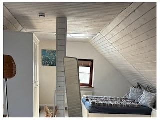 Schlafzimmer mit Ehebett