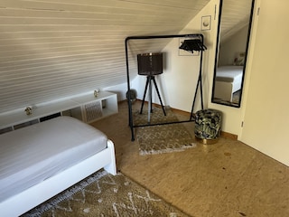 Schlafzimmer mit 2 einzelnen Betten