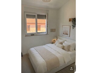 2nd bedroom with queen-size bed