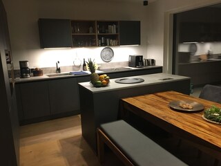 High quality eat-in kitchen