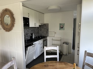 Küche mit Backofen