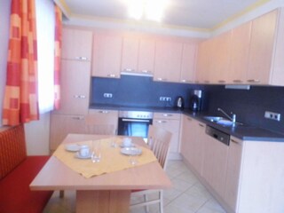 Voll ausgestattete küche