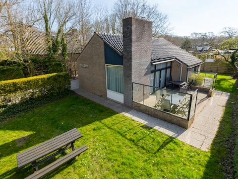 Holiday house De Loeiboei