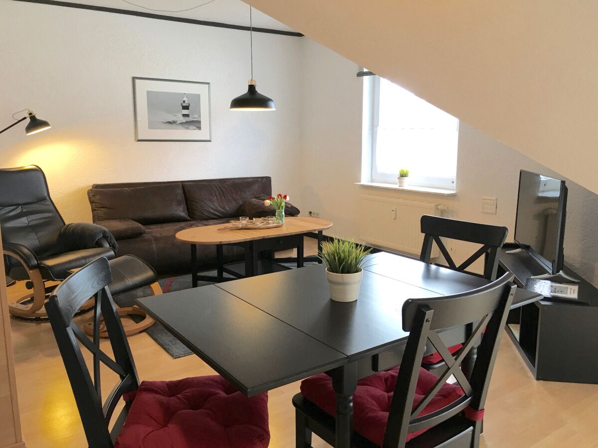 Cosy living and dining area, flat screen, relaxingchair