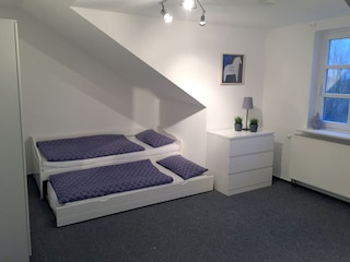 Schlafzimmer 2, Perspektive 1