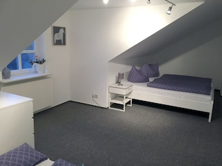 Schlafzimmer 2, Perspektive 2