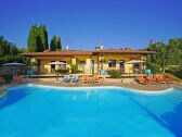 Villa Garda Felice with 2 flats and swimming-pool