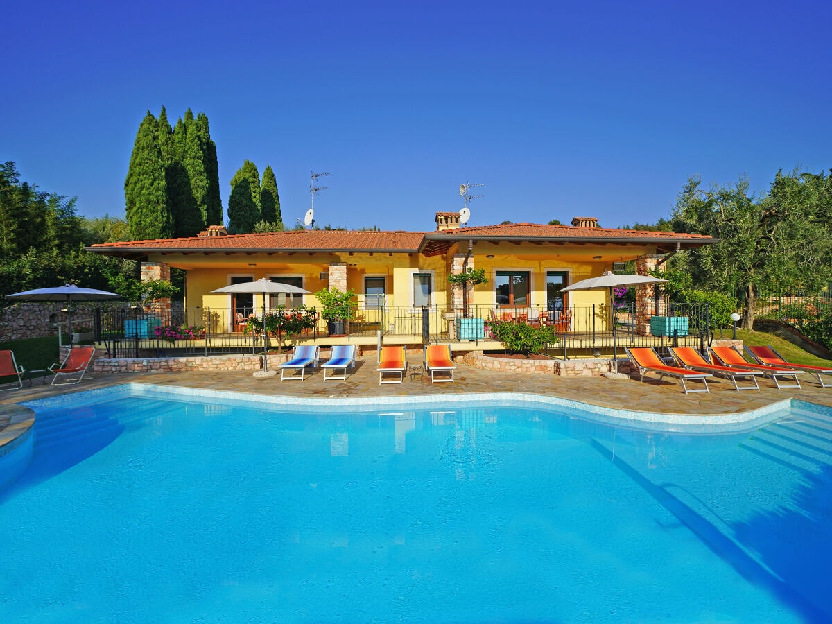 Villa Garda Felice mit 2 Ferienwohnungen und Pool