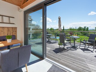 Großer Südbalkon mit Alpenblick, Gemeinschaftsbereich