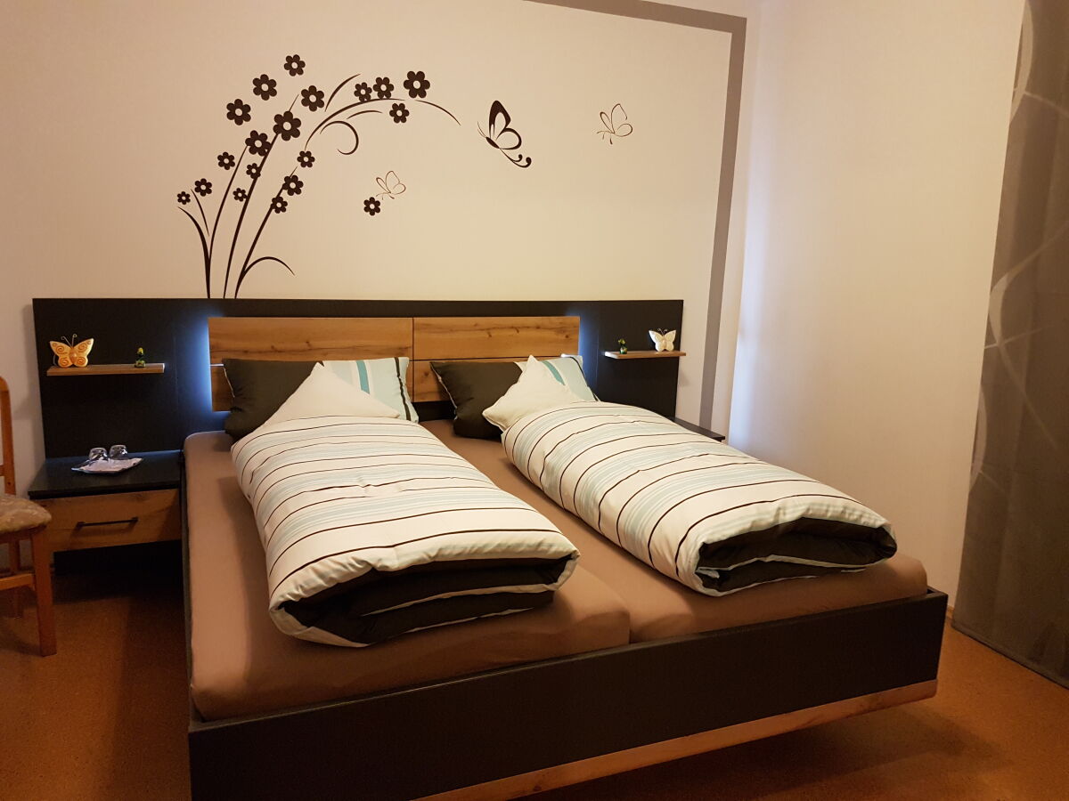 Schlafzimmer mit angrenzender DWC