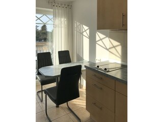 integrierte Küche mit Essbereich